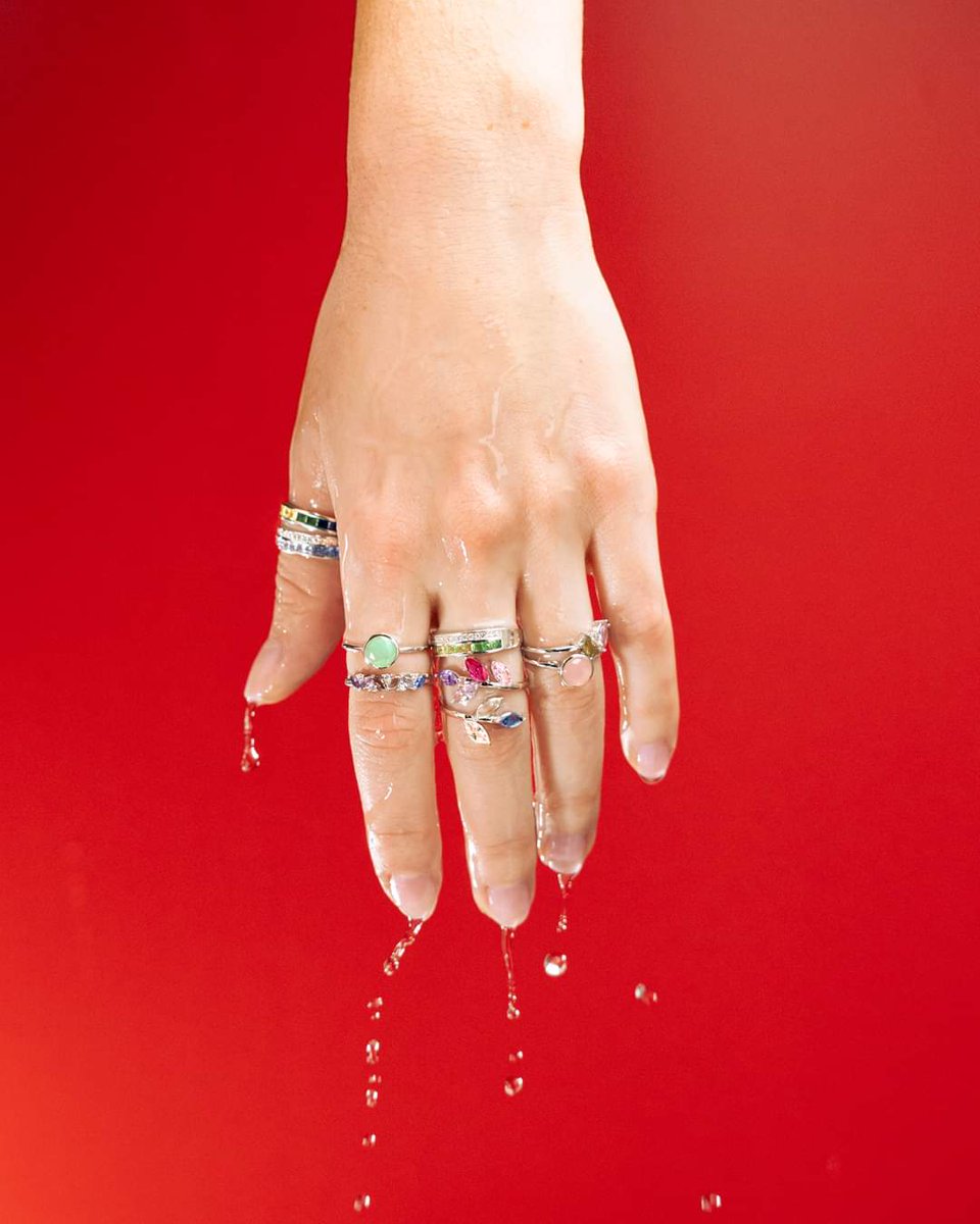 ParqueAlmenara's tweet image. ¿No puedes escoger uno? ¡ Combínalos todos! Esta primavera luce los anillos más coloridos de la colección de #timeroad 

#tiendastimeroad #joyeria #joyas #anillos #anilloscolores #anillosplata #ParqueAlmenara