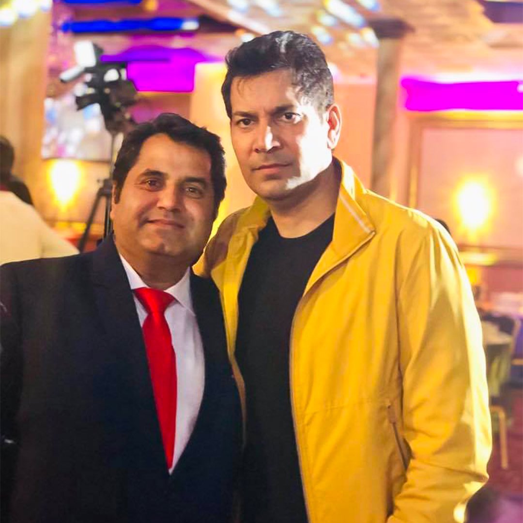 An unforgettable moment with the talented Jasbir Jassi! 🎤✨ Grateful for the great times and inspiring conversations. 
.
.
.
#jasbirjassi #punjabisinger #punjabiartist #MusicMagic #unforgettablemoments #moment #unforgettable #time #astrology #astrovastusolution