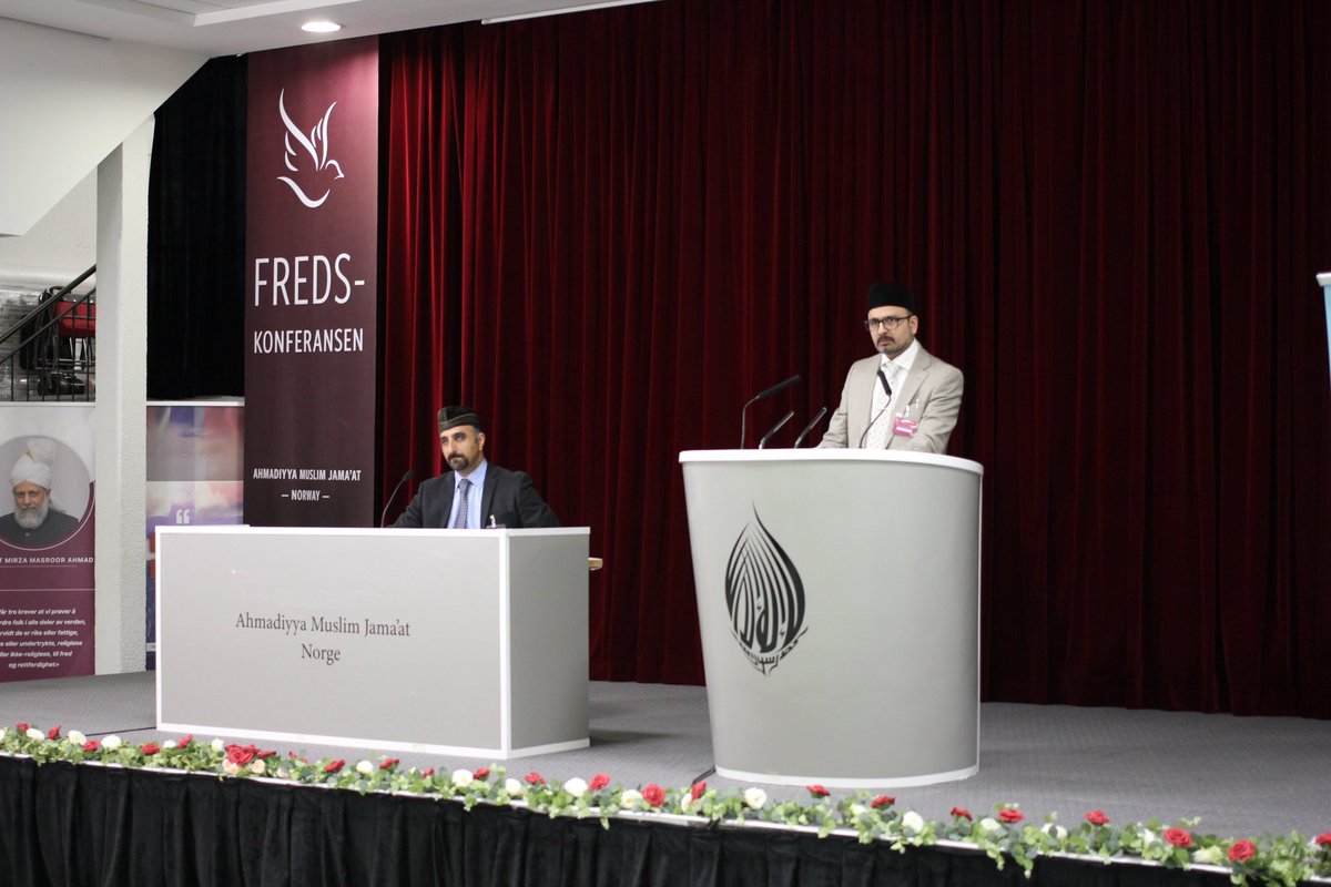 Lederen for Ahmadiyya Muslimsk Trossamfunn, Zahoor Choudhry, presiserer at Islam pålegger at man selv i en krig ikke har lov til å skape terror blant sivilbefolkningen. Selv krigsfangers behov skal ivaretas. #Fredskonferansen2024