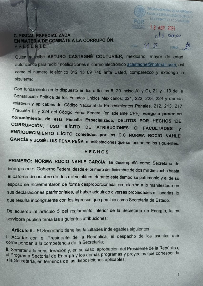 acastagne's tweet photo. Familia como lo prometí, estoy saliendo de la @FGRMexico .

Acabo de presentar la denuncia penal por hechos de corrupción, enriquecimiento ilícito y uso ilícito de atribuciones en contra de la señora @rocionahle y su esposo José Luis Peña Peña.

Agradezco su respaldo con más de 12,000 firmas.

“México ya cambió”