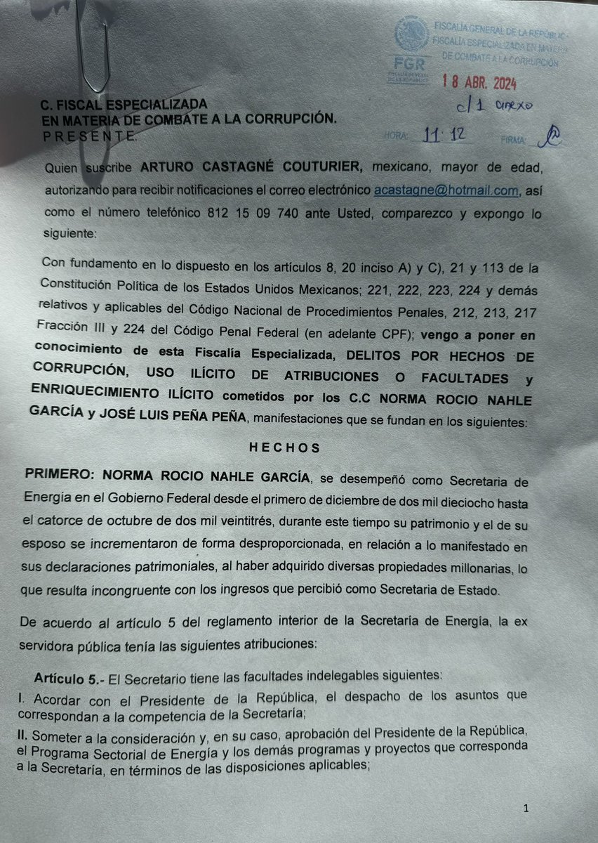 Familia como lo prometí, estoy saliendo de la @FGRMexico . Acabo de presentar la denuncia penal por hechos de corrupción, enriquecimiento ilícito y uso ilícito de atribuciones en contra de la señora @rocionahle y su esposo José Luis Peña Peña. Agradezco su respaldo con más de