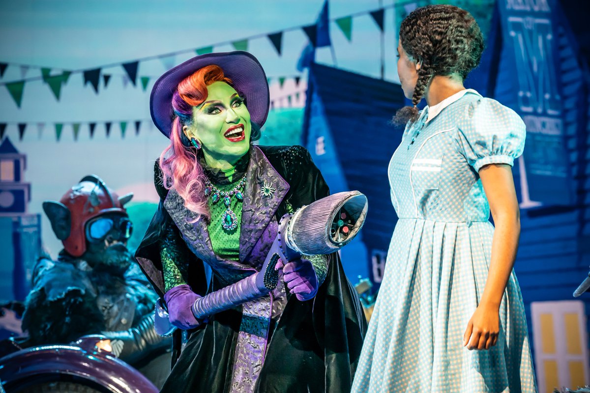 Jonathan Cash (@Babyloveprod) reviews the 'outstanding cast' in The Wizard of Oz (@yellowbrickroad), which is appearing at Newcastle Theatre Royal @TheatreRoyalNew this week until Sunday 21 April REVIEW: northeasttheatreguide.co.uk/2024/04/review…