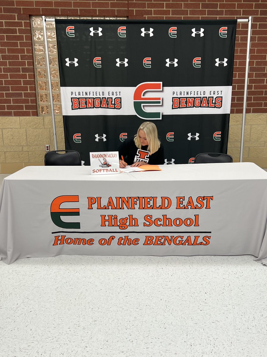 Congratulations to Rhiannon McKay on signing to play softball at Indiana Institute of Technology 🧡💚🥎
