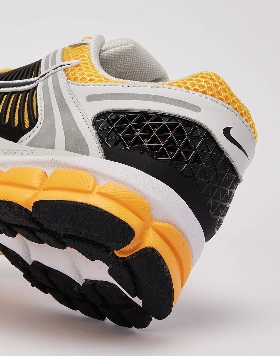 Nike Zoom Vomero 5 'Laser Orange' ☀️

SN:bit.ly/3xDV5hD
DT:bit.ly/4aUHIZv