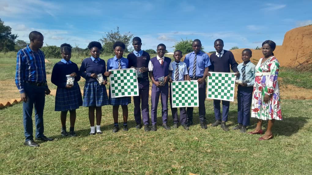 ProsperMusemvu's tweet photo. This is the reason why @Tunde_OD is out there breaking the guinness world record. He is playing for every child’s right to education, he is playing for inclusion of children into a supportive community.
Each day, numbers are growing and we are achieving things that were said to be impossible.
This is Kabisapi day school, an isolated rural school given access to chess sets as well as opportunities.
Give it up for @Tunde_OD @thegiftofchess @iamainembabazi @Susan_GOC @BerniceWambui22 @chesswitivie @bonn80960 @takawirachess @baronedgar @mayelejulien0 @TwikirizeRonald @Chesstoschool @Jacob_GOC @lishenkM @masbkeno @Slim_Thanos @ChristinaAziz20 and unmentioned people and organizations for their work🇿🇲🇿🇲🇿🇲