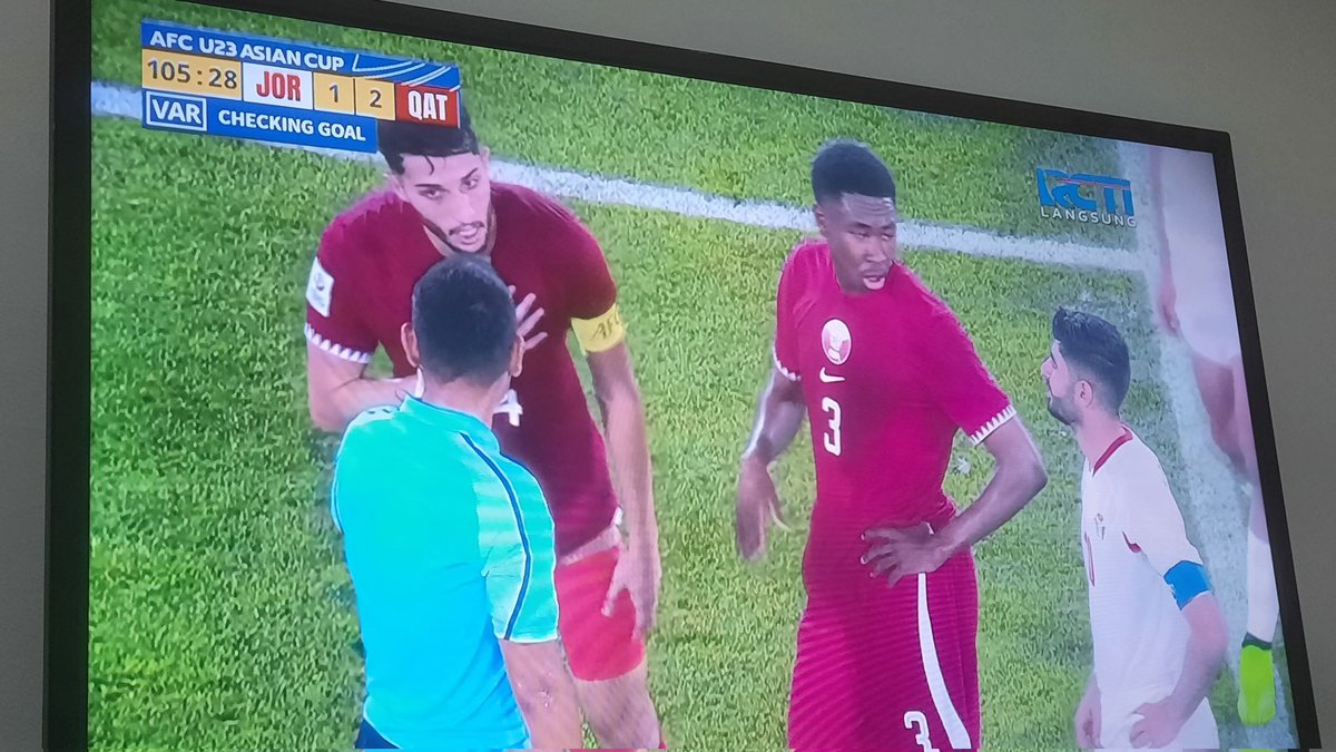 wkwklandupdate's tweet photo. Seem Jordan team have same issue with #Timnas Indonesia when they have to compete with the host Qatar #QaVAR at #AFCU23 #TimnasDay https://t.co/4us9SLnKpq