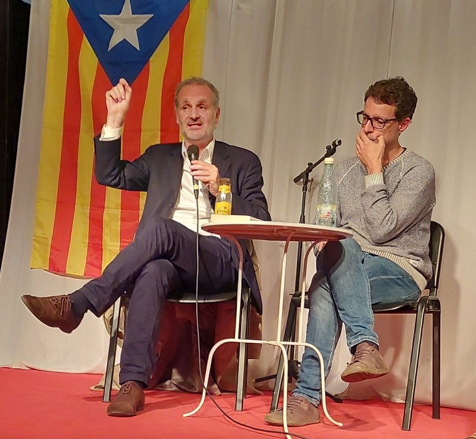 CLdR_Sabadell's tweet photo. @DFerrerC @jordicabre Ara està tornant un Puigdemont que va suspendre la DUI per una trucada del Tusk, pq sí volia dialogar per evitar un conflicte civil.
Ara torna com si digués, d'acord, parlem-ne.
🍿🍿🍿 https://t.co/JdmU36FzNK