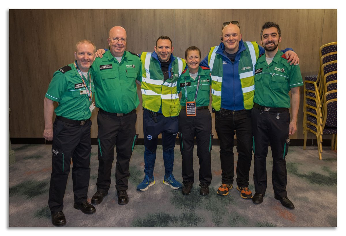 @GEHealthCare @DrRobgalloway @ChrisLawmanGE 💚 Now for a behind the scenes look at the heart of the BM Medical Team; the SJA Control Room led by Dave Beel & team who co-ordinate the entire emergency response across the length of the Marathon, all 26.2 miles. SJA Event Clinical Lead was multi-award winning Dr Luke Tester 💚