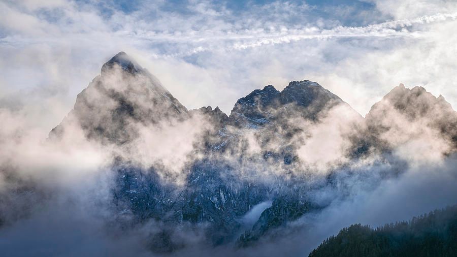 Julian Alps in Slovenia! buff.ly/3wGlKdj #alps #mountains #slovenia #clouds #mist #fog #landscape #landscapephotography #AYearForArt #BuyIntoArt #giftideas @joancarroll