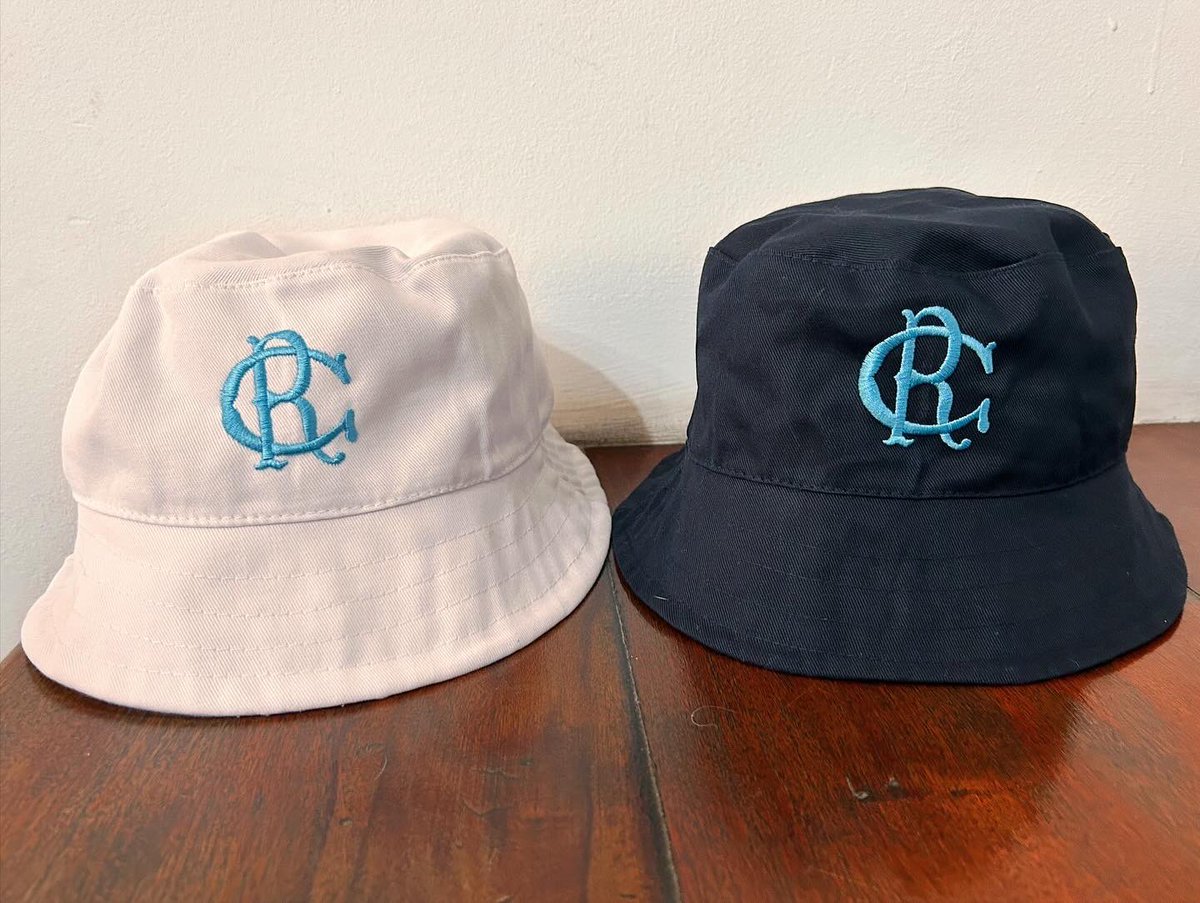 induRC1903's tweet photo. Los pilusos ®️©️ se usan durante todo el año 🤩🩵🤍

¿Cuál te vas a llevar? 🤔🤯

¡Últimos disponibles!😳

 ¡No te quedes sin el tuyo!😎
#PilusosRC #Racing #RacingClub #LaAcademia #RacingPositivo #IndumentariaRC #GorroRacing #Laguardiaimperial https://t.co/7Nk63wOyKW
