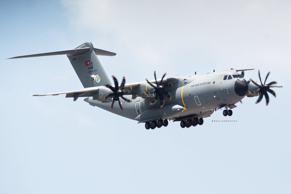 221. Hava Ulaştırma Filo Komutanlığı'na (ESEN) bağlı, ülkemizde ünlü pehlivan 'Koca Yusuf'un' adıyla bilinen Airbus A400 Fotoğraftaki 21-0118 tescilli uçak, Türk Hava Kuvvetlerine teslim edilen 10. ve sonuncu uçak.