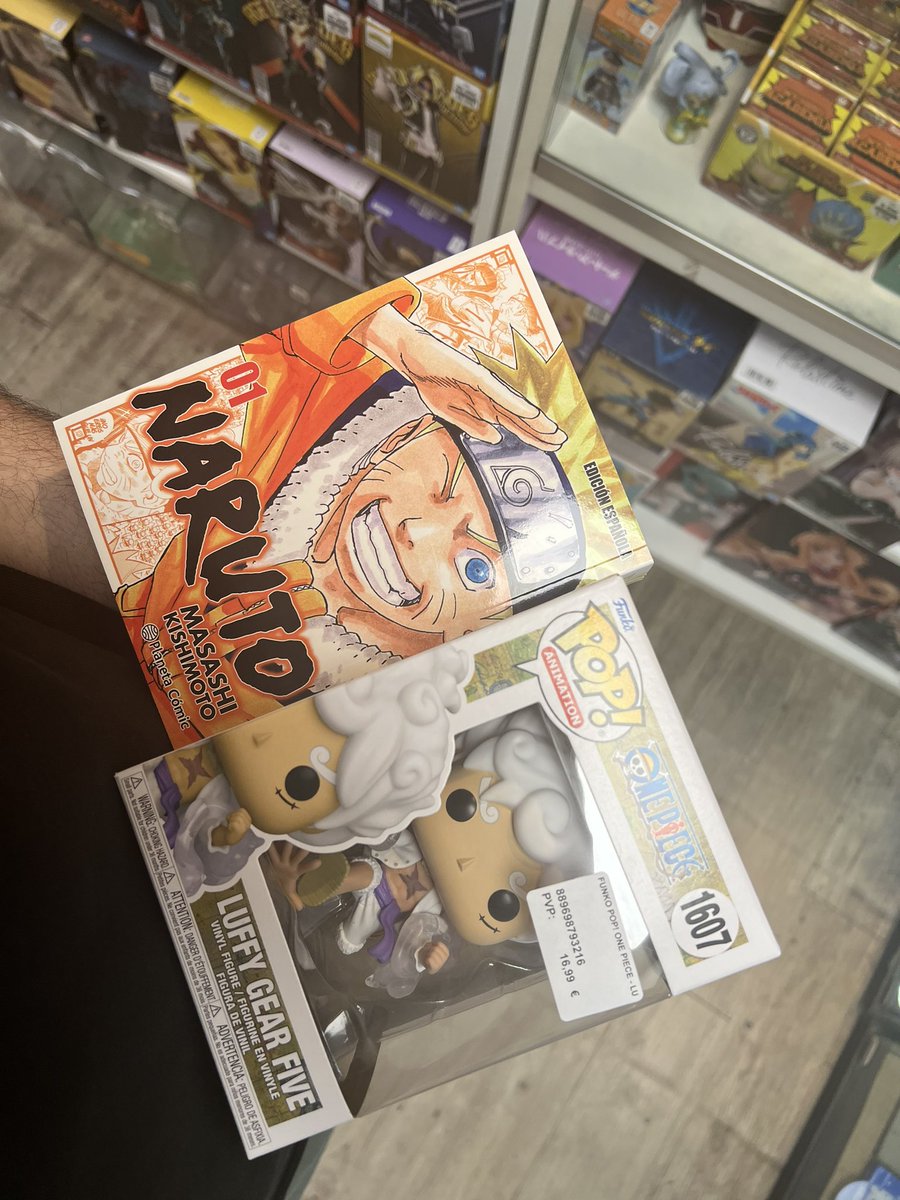 RubenCS19's tweet photo. A empezar otra colección.. entre esta y one piece me arruino https://t.co/baaF8qB4zt