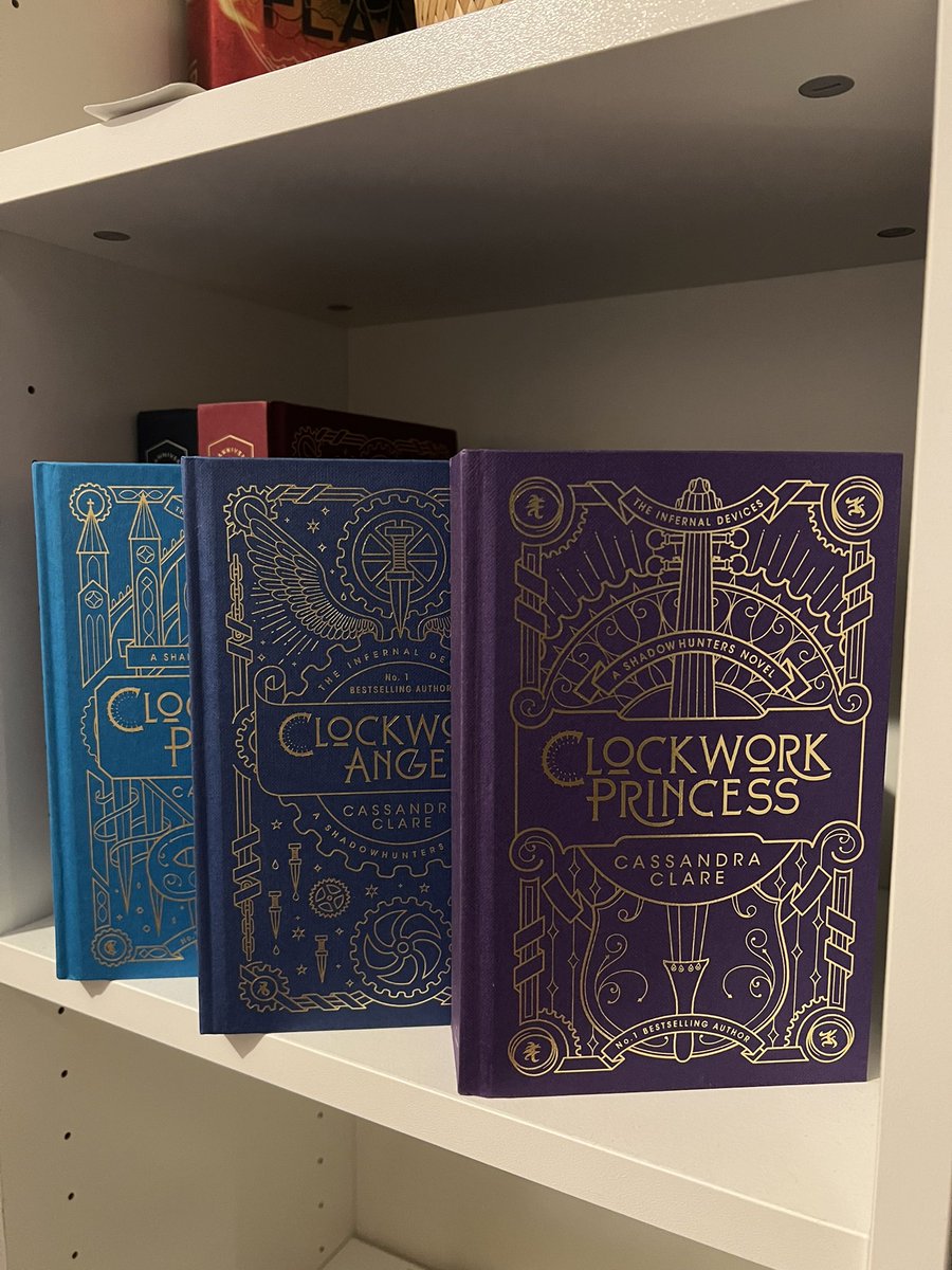 vlrmngbt's tweet photo. wts lfb 

Cassandra Clare Infernal Devices Illumicrate Special Edition

Clockwork Angel
Clockwork Prince
Clockwork Princess

Sold as a set | Dm for price https://t.co/yYZXsGGIyt