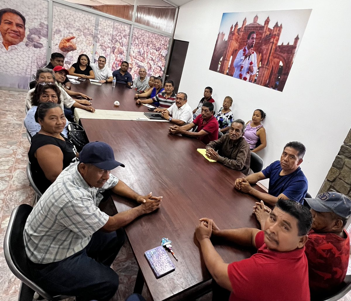 yamilmelgar's tweet photo. Agradezco la invitación del profesor Horacio Juárez Salazar, representante del Movimiento de Unidad Popular de Izquierda (MUPI) para conversar con sus integrantes sobre el proyecto de nuestra próxima presidenta de la república, la Dra. @Claudiashein y de nuestro futuro gobernador @ramirezlalo_.

¡Ánimo!