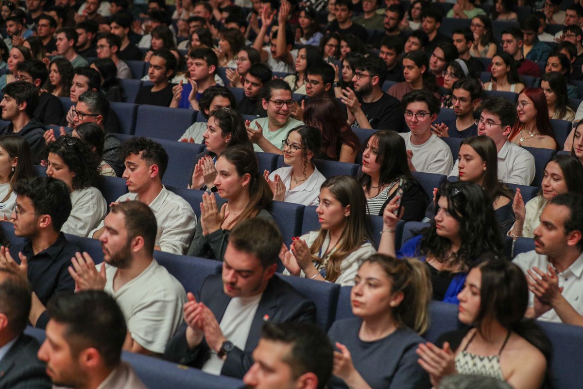 Genel Başkanımız Özgür Özel, Ankara’da Bilkent Üniversitesi Sosyal Demokrasi Topluluğu tarafından düzenlenen Gençlik Buluşması’nda konuşmasının ardından öğrencilerin sorularını yanıtladı.