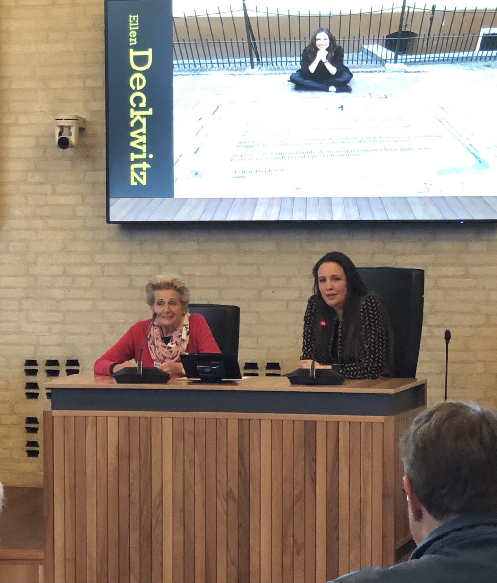 HengeloLeest tweet media
