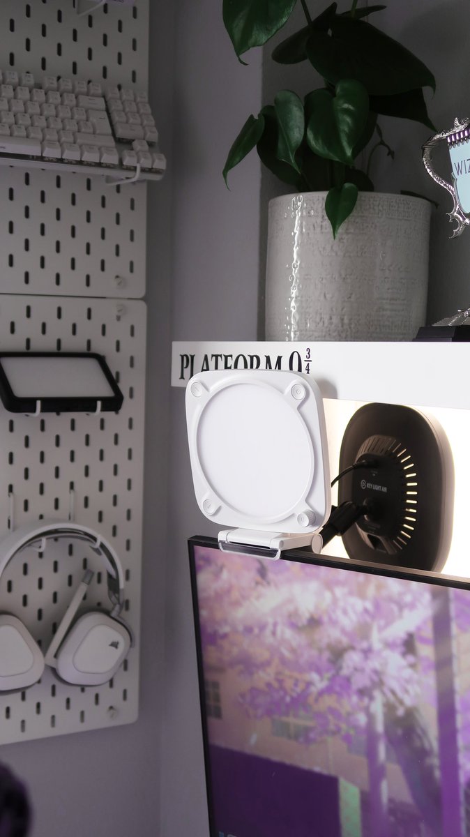 Myreeth's tweet image. ¡Te cuento más del #KEYLIGHTNEO! 

🤍 Diseño minimalista, aesthetic y en blanco
🤝🏼 Calidad @elgatoES 
🔩 Montaje e instalación súper sencilla
🔌 Se conecta a la corriente de luz o a tu pc
🎚️ Muy fácil de usar: sólo tres botones y un dial

🛒: elgato.sjv.io/9goyKQ