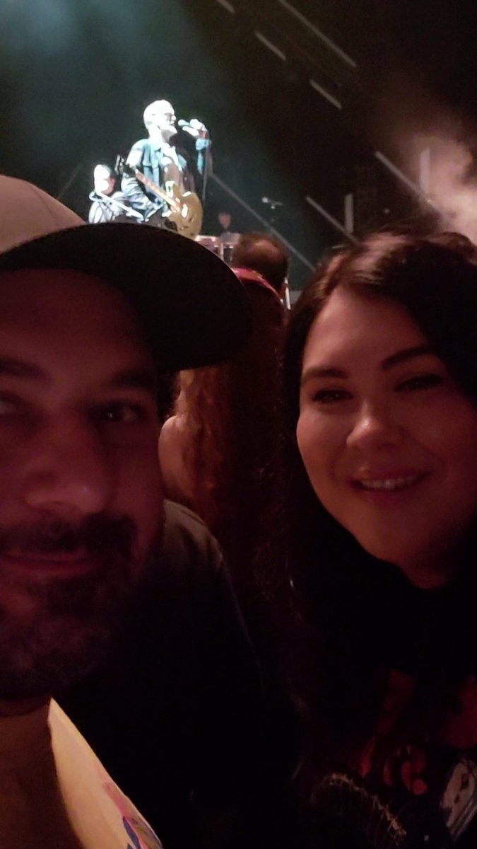 HeidiCarfa's tweet photo. @qotsa The pleasure was all ours 🖤 #longlivethequeens #kingston #kingstonontario https://t.co/o0gm6vqVJp