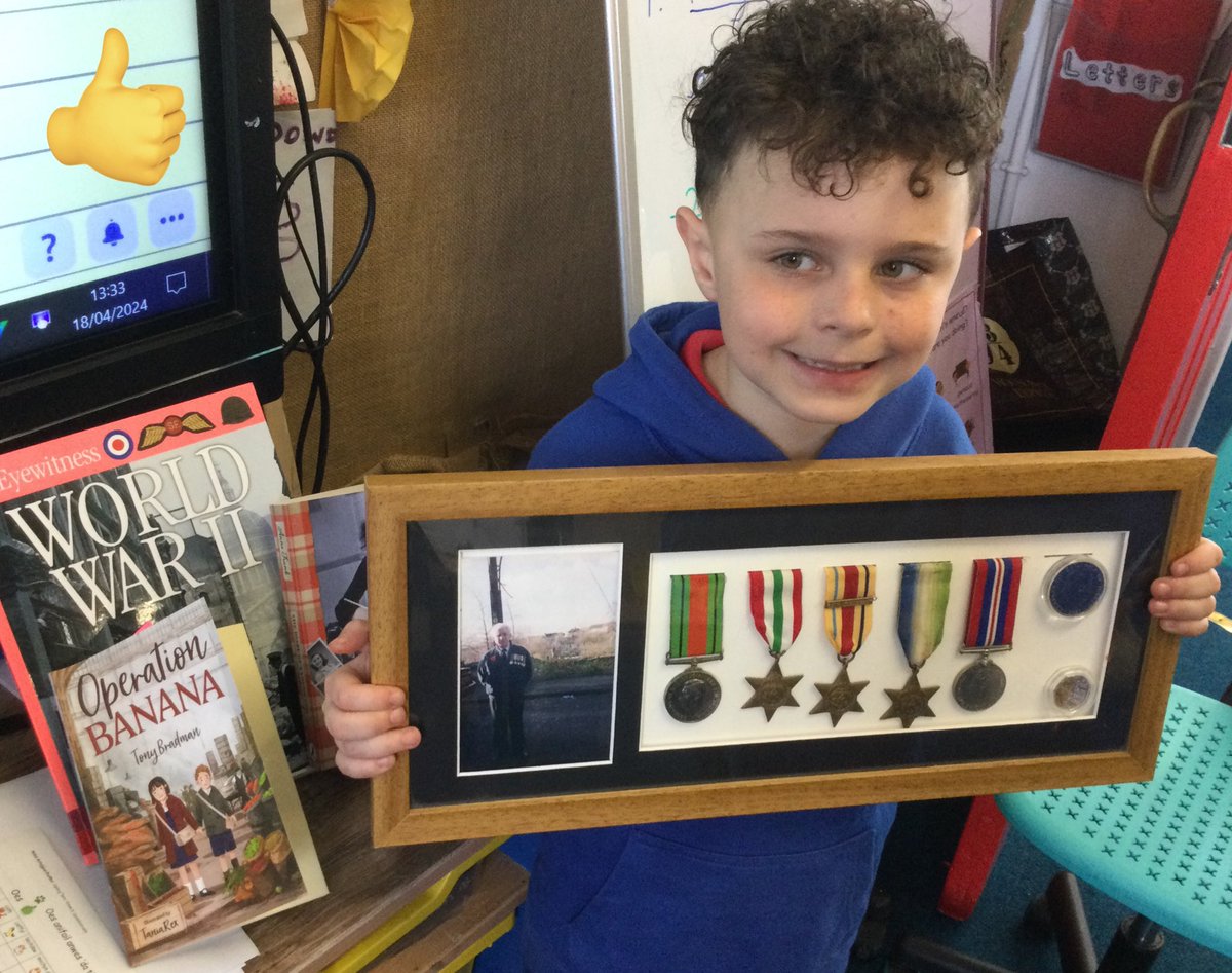 Diolch to this young man for bringing in his bamps’ war medals to share with #DosbarthEira! He was inspired by our topic: Heroes & Villains of WWII 🎖 #phiphum @Phip_Primary