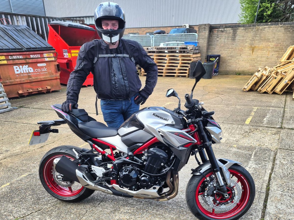 Matt collected his gorgeous @Kawasaki_News Z900 from us and we hope he enjoys this mega bike #newbikeday #happycustomer #z900 #westsussexbusiness
