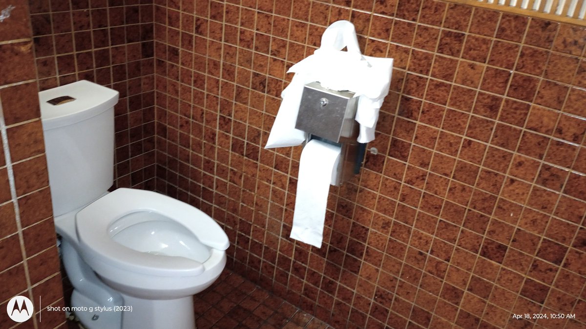 leharra9's tweet image. Iouri Podladtchikov #crookedcop agents will smuggle in fat rolls of toilet paper,so when you pull at it you gotta use your hands, hopefully leaving #dna,this has been happening to me everywhere,we must block all laboratories @elonmusk cause @CirceSnow @Wasserman want me dead.