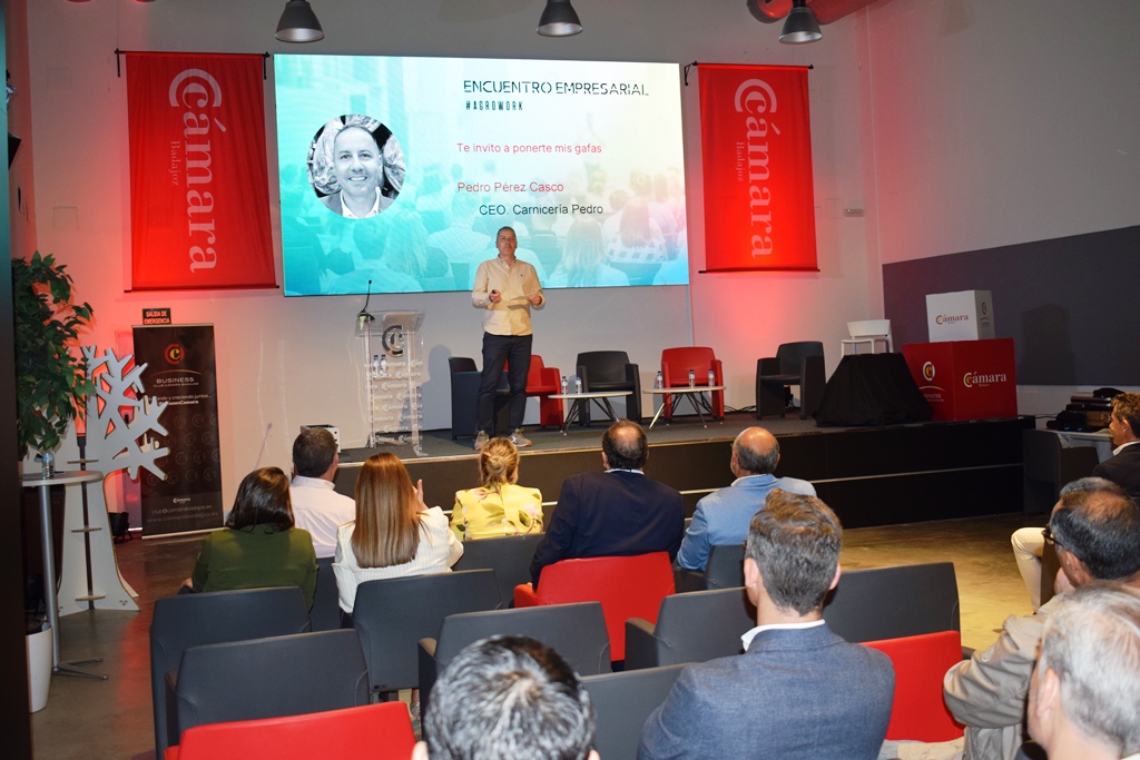 CamaradeBadajoz's tweet photo. 📝 Últimas presentaciones y mesa de debate durante el encuentro #Agrowork. Hablamos de innovación, sostenibilidad y oportunidades en el sector agroindustrial.
#ClubCámaraBadajoz
#Galper https://t.co/I9tquI8ejw