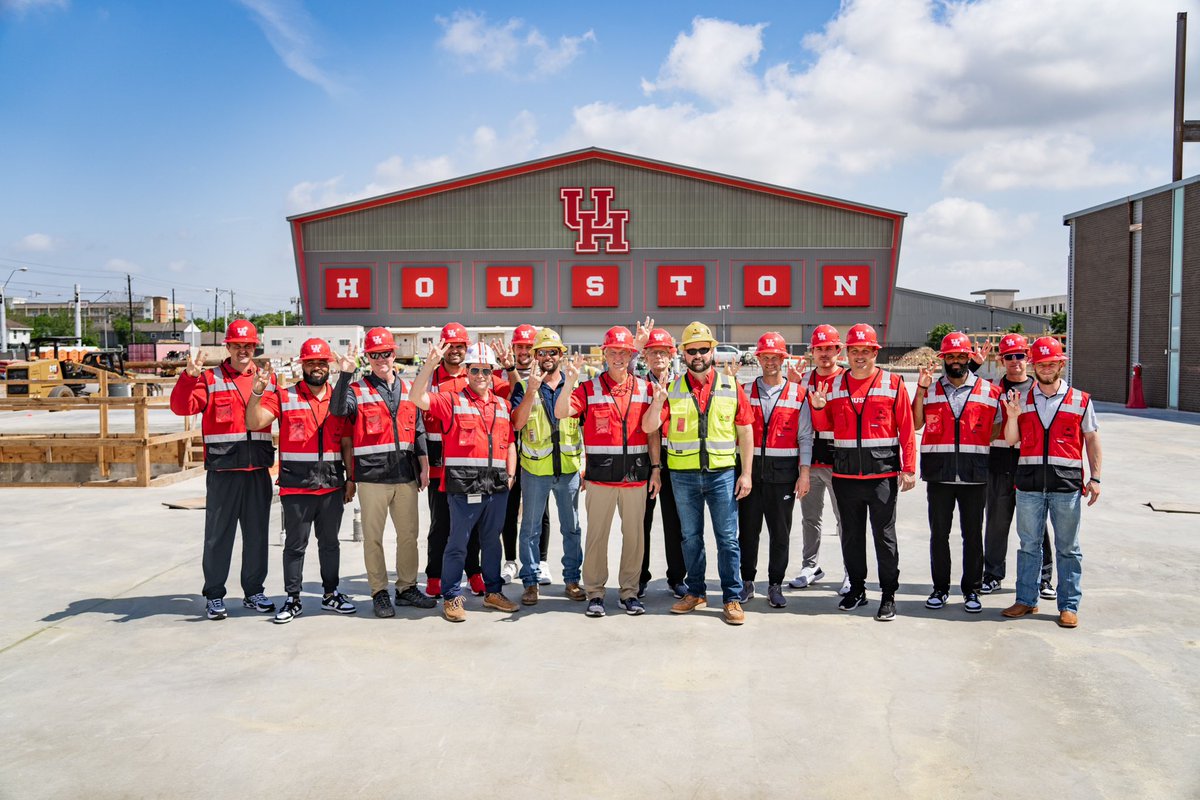Checking in on our future home 👷‍♂️ #GoCoogs