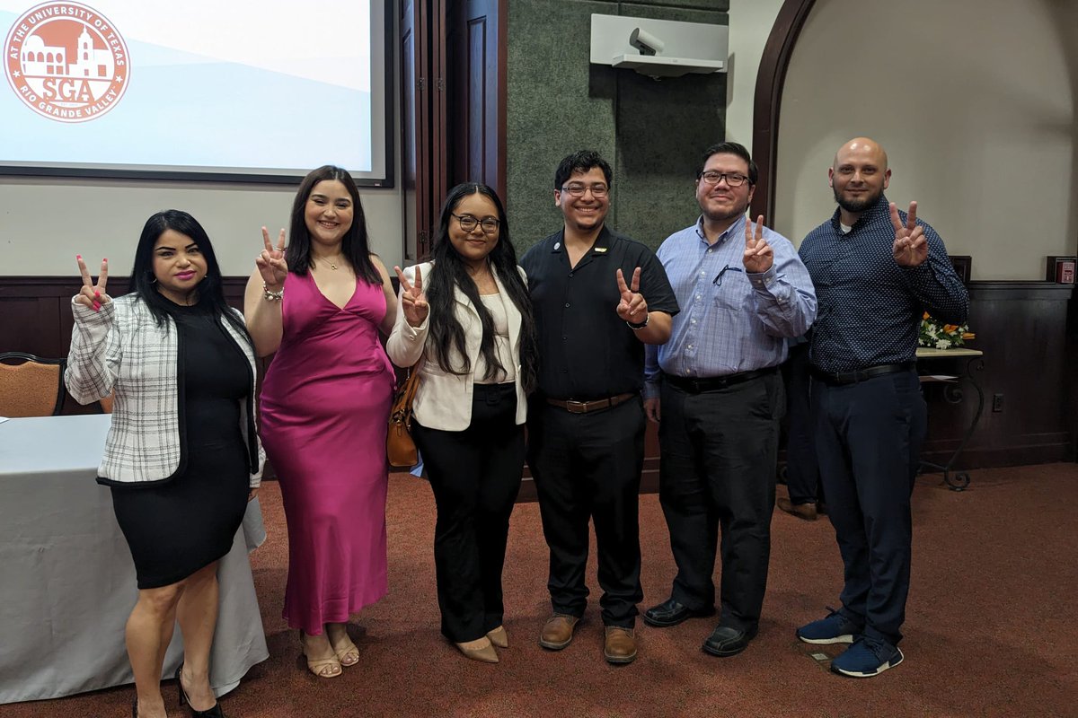 Excited to witness the new student government association take the oath! Our parking & transportation team is ready to support and collaborate for a smoother campus experience 🚗🎓 #UTRGV #UTRGVPTS #UTRGVStudents #UTRGVVaqueros #FutureOfTexas #UTRGVStudentEmployees #CampusLife