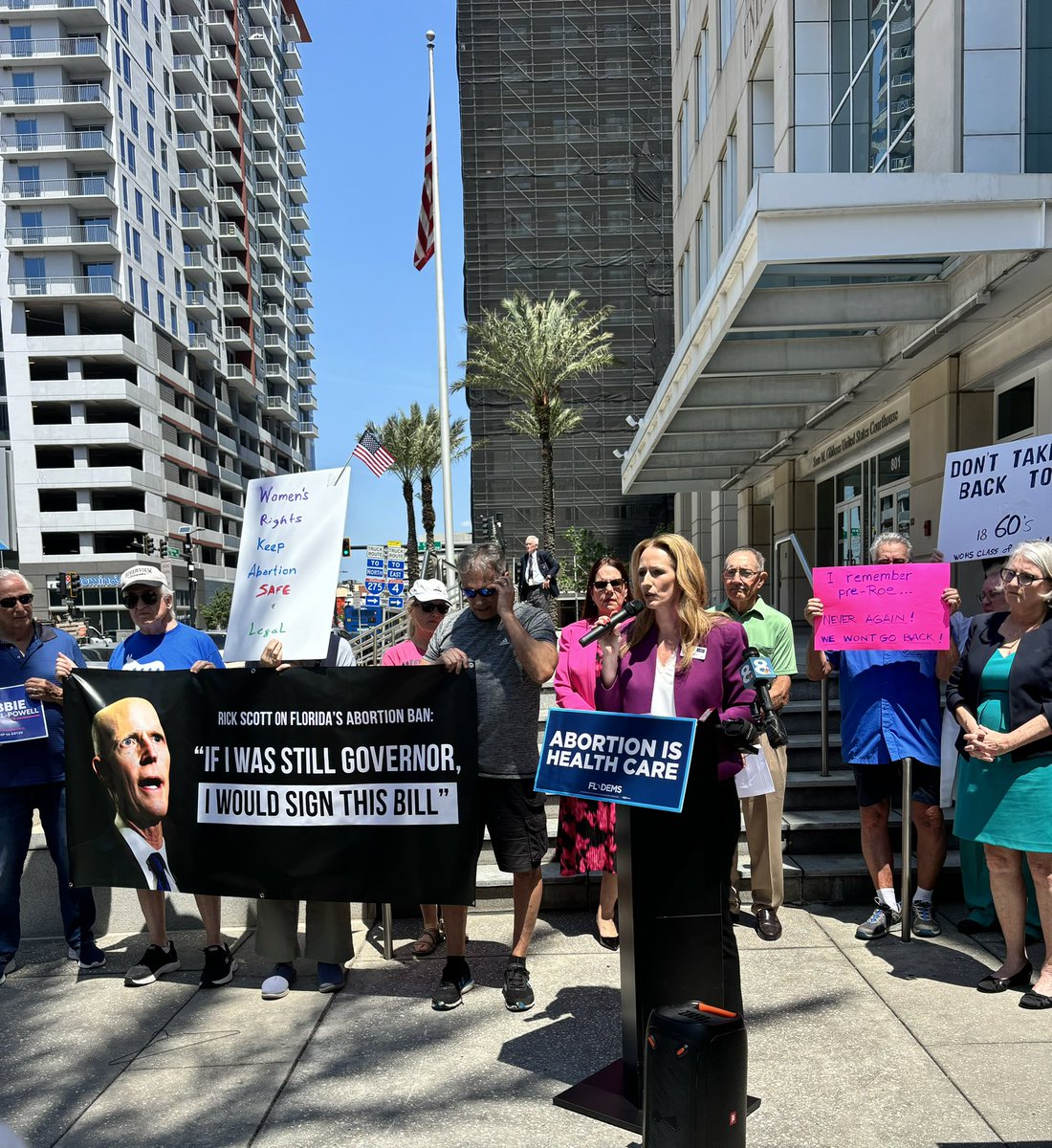 Today @C_DiamondFL stood with @FlaDems, Reps. @LindsayCrossFL, @SusanLValdesFL, @DianneHartFL, & @PatKempBOCC to send a message to Rick Scott & Florida Republicans—Florida women won’t go back. This November we will elect more Democratic pro-choice women to fight for our freedoms.