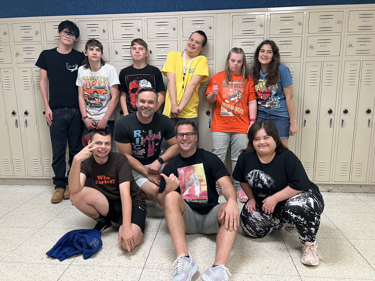 LHSMDClassroom's tweet image. Today was Graphic Tee Day for Spirit Week! We are ready for the Pep Rally tomorrow! #GoGales #RetroTees