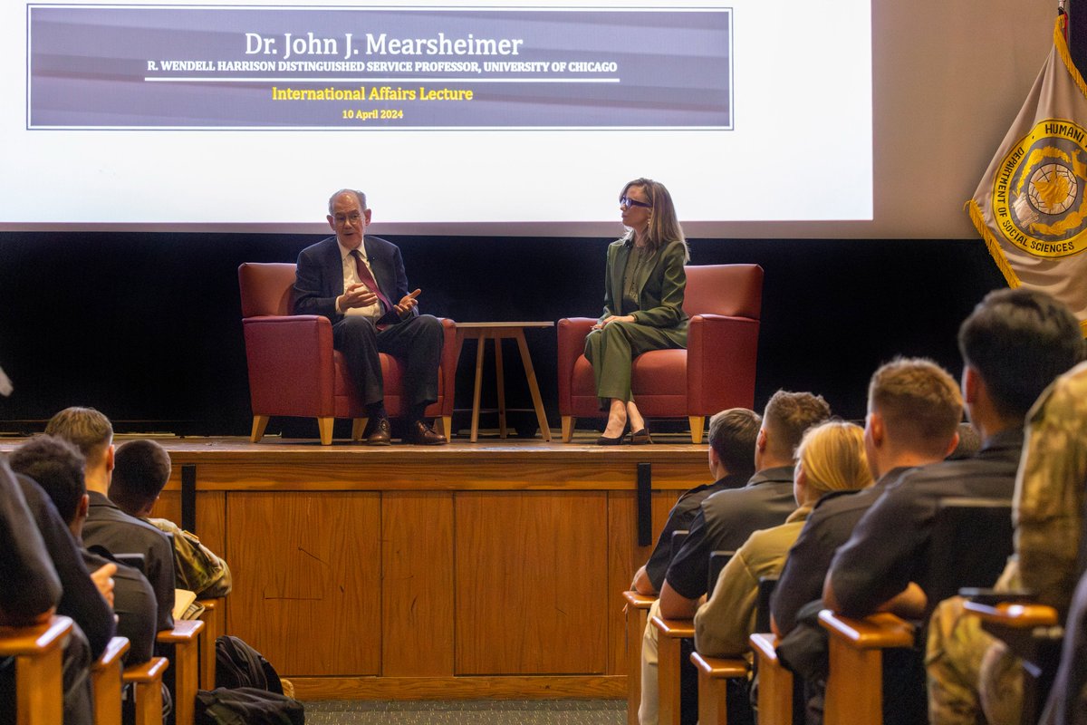 SOSH's @charlottejhulme and the International Affairs Forum hosted @MearsheimerJ (USMA '70) on April 10 for a fireside chat on 'The Current and Future International Order.' Thank you for providing insight to our cadets, sir! @UChicago @UChicagoPoliSci @WestPoint_USMA @DeanUSMA