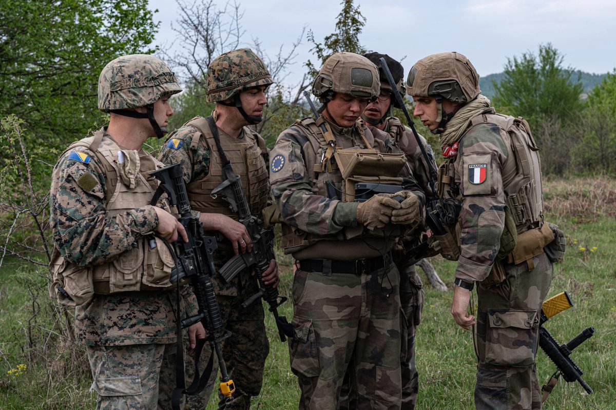 Together. Everyone. Achieves. More. Our soldiers are teaming up with BiH 🇧🇦 troops to develop interoperability while learning from each other 🇪🇺 See you tomorrow ... 🎥👀 @EtatMajorFR @Esercito @armeedeterre #ForwardOnwardTogether #ExerciseMeleagre #EuForBiH #20yearsEuForYou