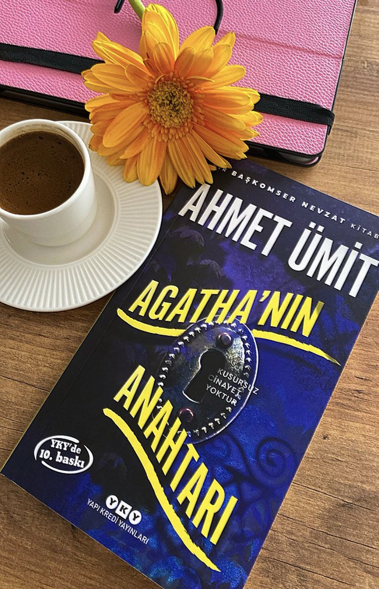 Yeni kitap 📕 
#Agathanın #anahtarı
#AhmetÜmit
  #iyiakşamlar 🕯️📖