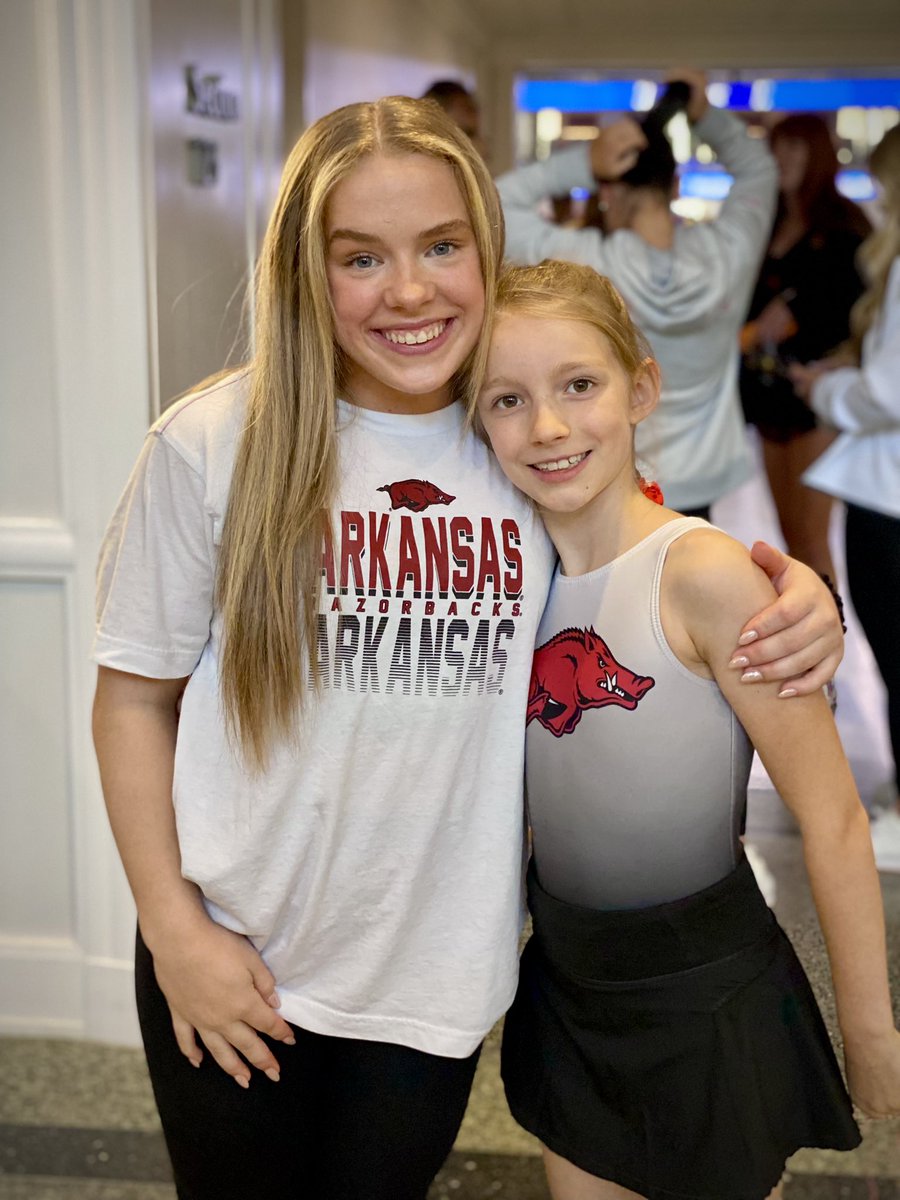 Two future Gymbacks 😍 Thanks for being so sweet to my little girl, @Josc_Roberson We can’t wait to call the Hogs on your behalf next year!!!