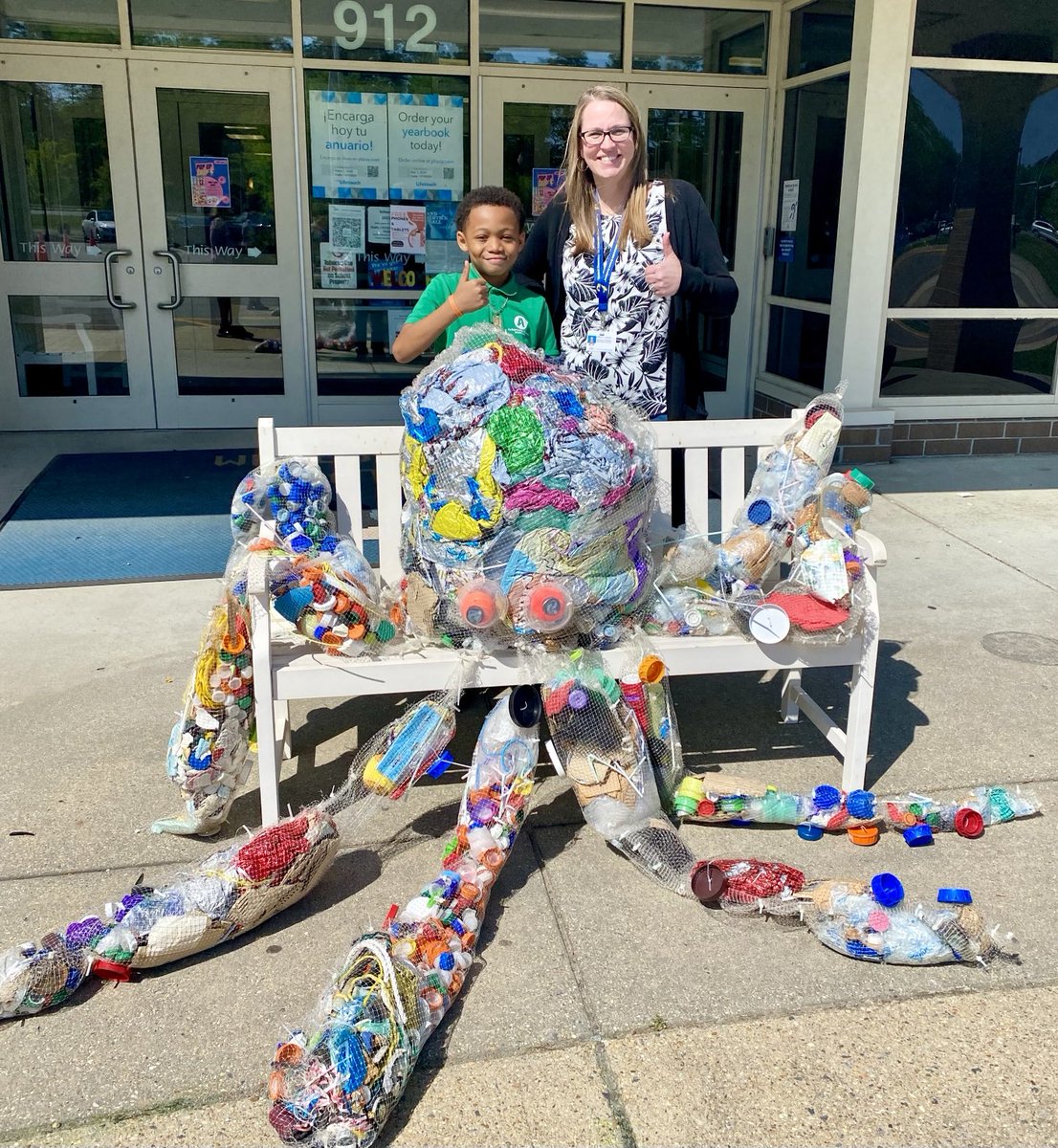 All smiles with Otis the Trash Talking Octopus 🐙 ⁦@JLauber17⁩ #PartyforthePlanet  🌎 #CampusCleanUp