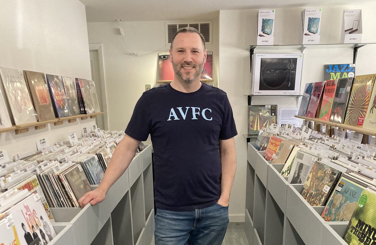 Ahead of #RecordStoreDay, I stopped by The Vinyl Cafe in Longmont to speak with owner Martin Banks for a Boulder Weekly story about his new shop. Read the piece at tinyurl.com/VinylCafe24 #Vinyl #Longmont #Colorado @BoulderWeekly