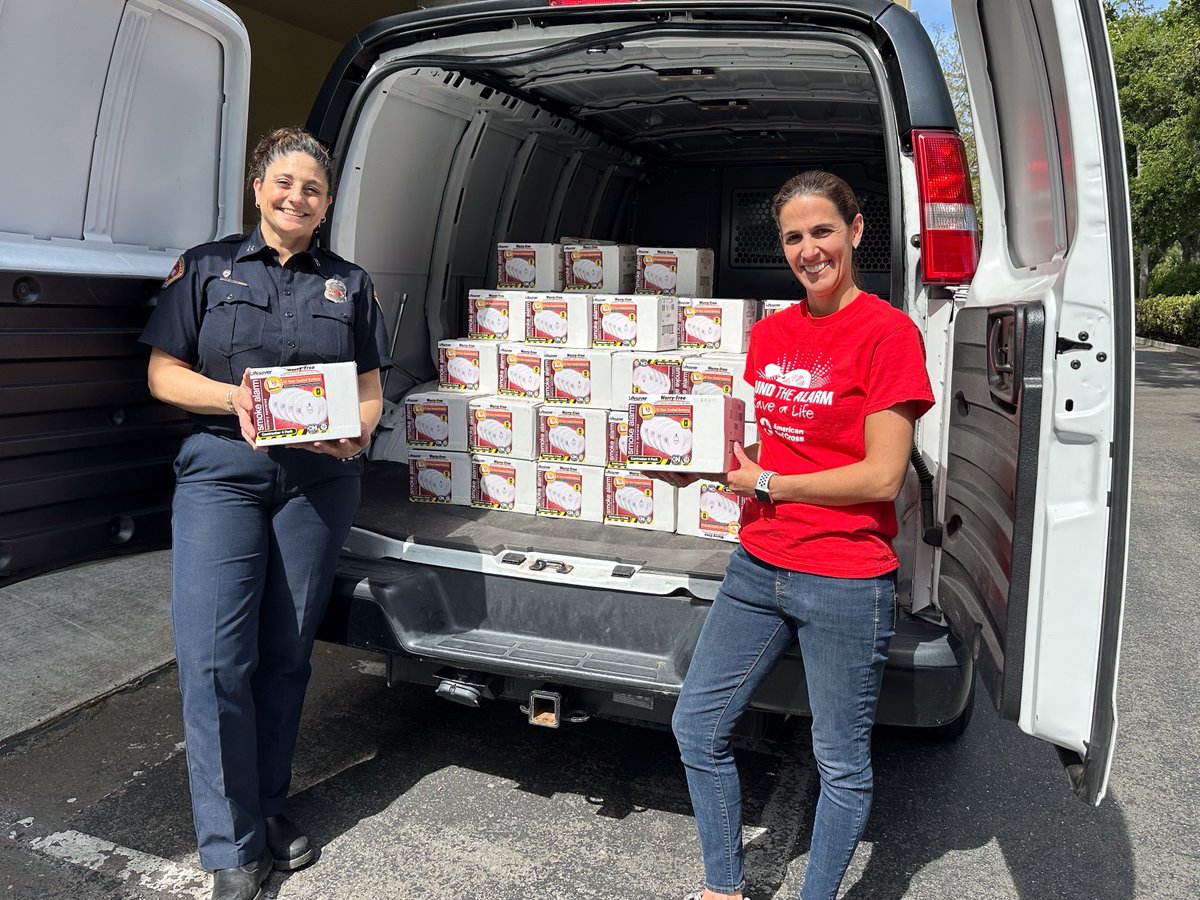 #Homefires claim 7 lives every day - having working #smokealarms can cut the risk of death by half. #SCCFD donated 600 smoke alarms to @RedCrossNorCal for upcoming #SoundtheAlarm events in #SantaClaraCounty. This donation is made possible thanks to our partnership w/ @KiddeSafety