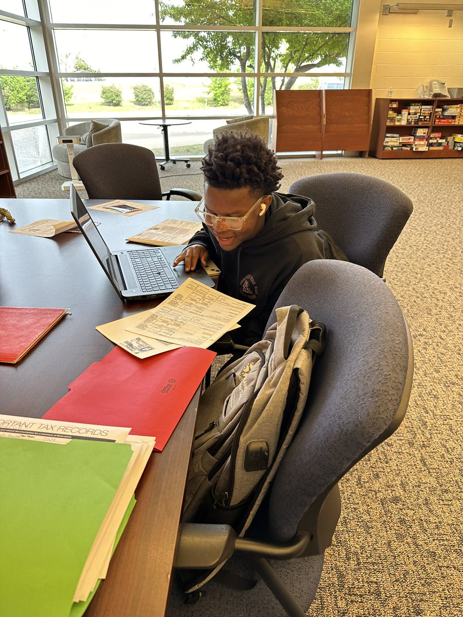 Tax season is over and the Finance Academy has done it again-served the community by completing taxes! JM Students worked with UCO accounting students to file taxes for community members. Thank you Mr. Riley, our Finance Academy Coordinator, and all the Finance Academy Members!