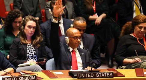 Gli Usa hanno bloccato con il veto la bozza di risoluzione del Consiglio di Sicurezza Onu che raccomandava l'adesione piena della Palestina alle Nazioni Unite. Il testo ha ottenuto 12 voti a favore , 2 astensioni (Gran Bretagna e Svizzera) e no degli Stati Uniti #stopgenocidio