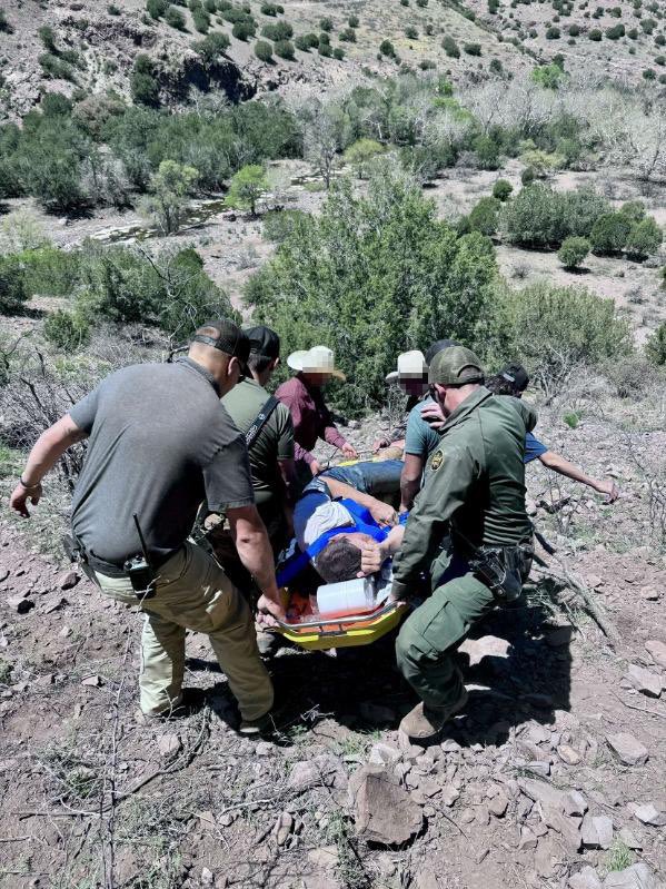 Teamwork! A U.S. Citizen suffering from broken ribs sustained from a fall while on horseback, in a remote mountainous area near Silver City, NM, was rescued thanks to the combined efforts of our Lordsburg EMT agent, Hidalgo Medical Services & Native Air MEDIVAC. #paramedic #emt