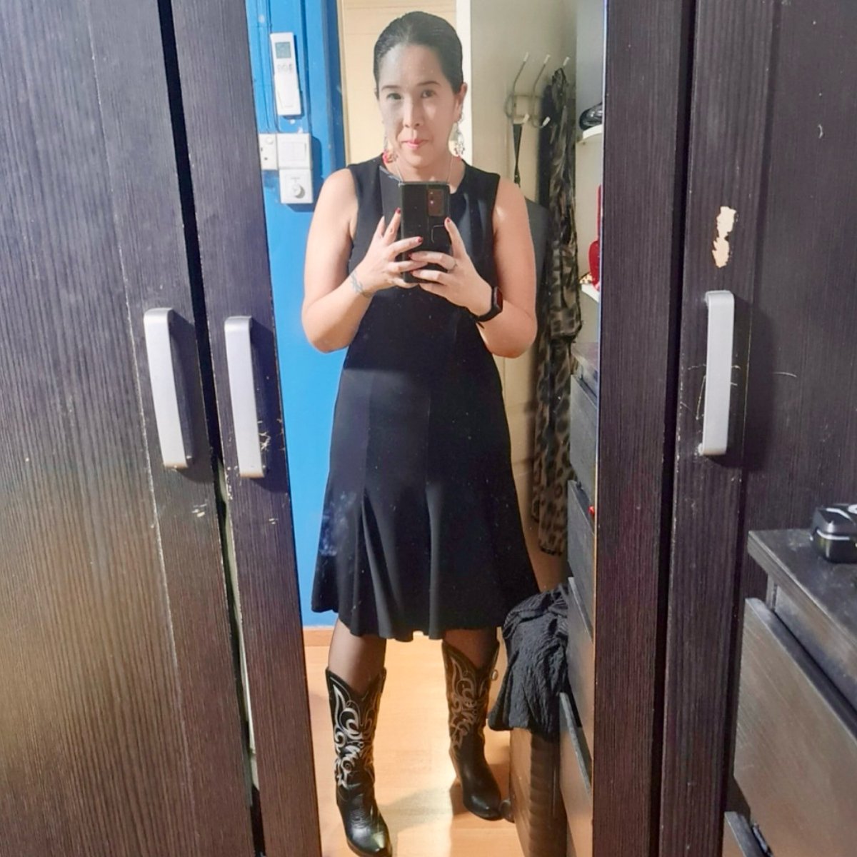 Oh! This was my outfit for date night a few days ago. #boots #boot #bootseason #iloveboots #bootlovers #bootlove #thesebootsaremadeforwalking #bootqueen #selfie #selfiequeen #fashionista #bootqueendebrasg