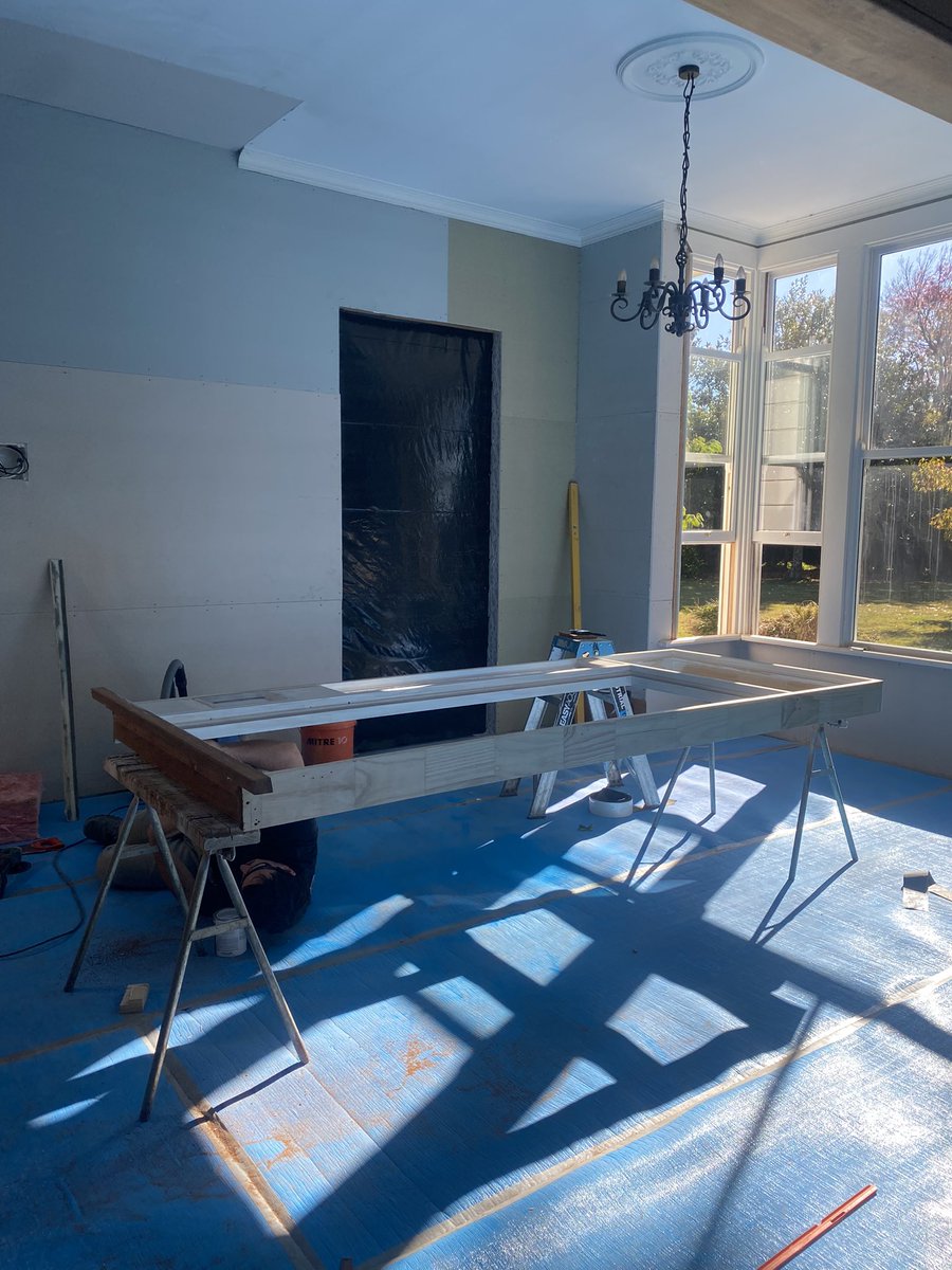 Lesleyattalk's tweet image. It’s underfloor heating and new door day (to new deck) #buildingbackbetter