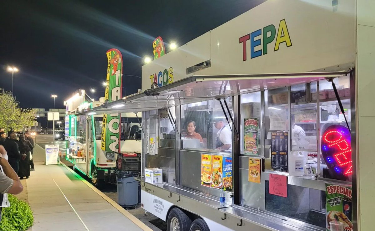 Tacos with your flight? New food truck program takes off in Fresno kvpr.org/live-updates/k…