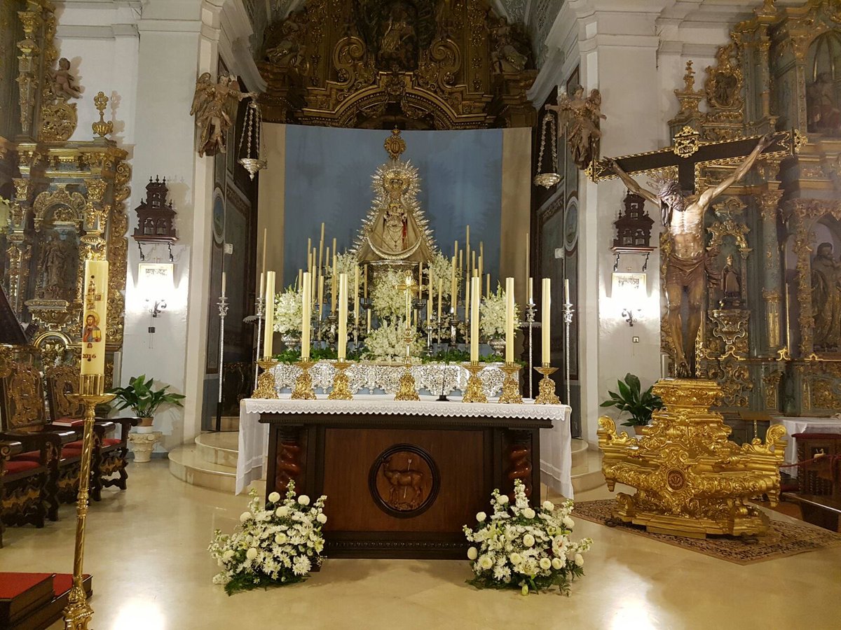 Parece que fue ayer, cuando Hijo y Madre se encontraron cara a cara y nos regalaron un momento único a todos los ecijanos y para nuestra Hermandad. Ahora, casi una década después de esta histórica estampa, veremos presente al Señor de la Salud hecho niño en las manos de su Madre