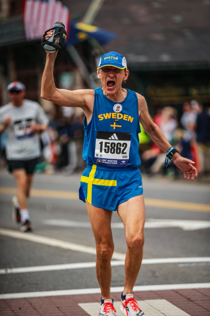 RunningManLNK's tweet image. Working the crowd at the 128th #BostonMarathon!
#BostonTheGreatestSportsTownInTheWorld!