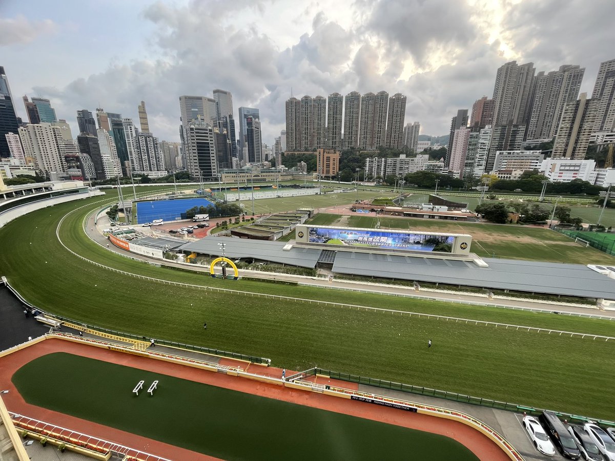 It might not quite be the HK Derby! But nice to be able to call Derby winner Massive Sovereign in his trial this morning at Happy Valley 🎙️🐴 @HKJC_Racing Plus Global Harmony, Little Brose amongst others ….. #HKRacing