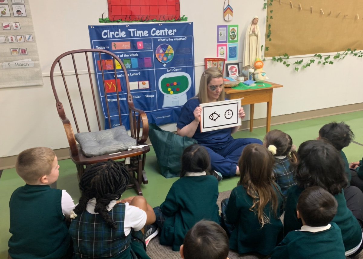 Recruiting the next generation of Orthoptists! Careers Days start early on the West Coast! Geraldine Stephenson @TCOSOrthoptics1 with Kindergarten class of St Patricks Elementary. @kaypictures always with me!