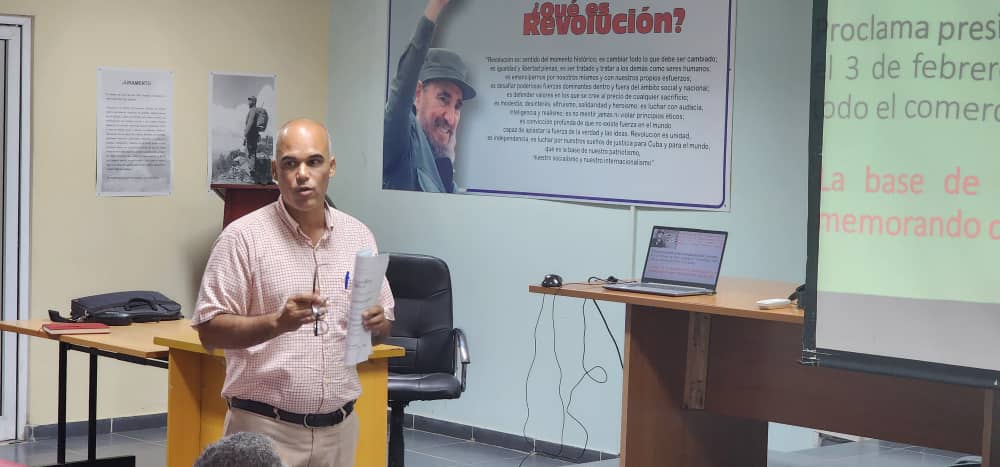 Esta tarde, funcionarios de la Cancillería de #Cuba impartieron conferencia en @CardiologiaCuba, sobre el impacto del bloqueo impuesto por EEUU 🆚 nuestro país. El encuentro contó con la asistencia de personal médico, directivos y trabajadores del Instituto. #MejorSinBloqueo