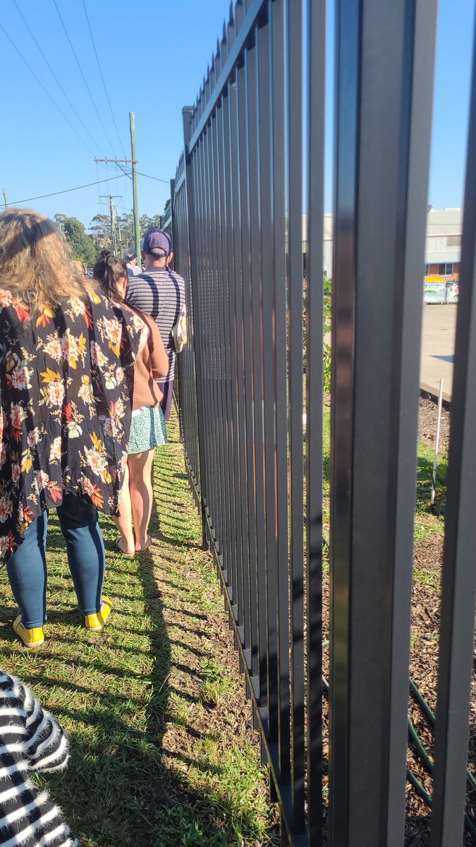 Meanwhile, personal economic uncertainty features in the minds of a growing number of Australian minds. Enjoy your summits Jim while those of us at home are in literal lines for bread 🍞 

(And fruit and veg from @ozharvest) 

#RaiseTheRate #NobodyDeservesPoverty