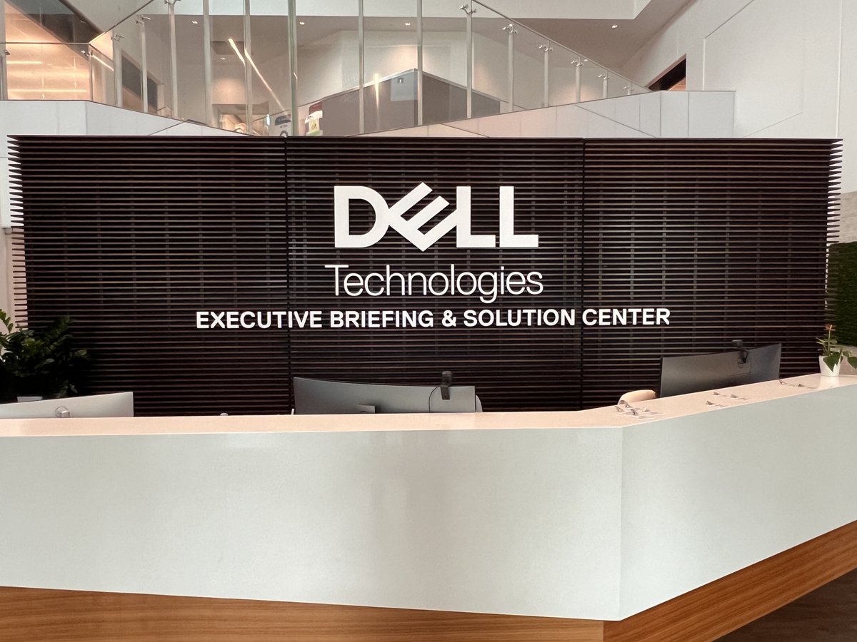 Aaron Moore and Skip Sanzeri recently led an insightful briefing with the Dell Technologies team, focusing on the innovative capabilities of QuProtect. Have you started your Migration to PQC? qusecure.com/quprotect/book…